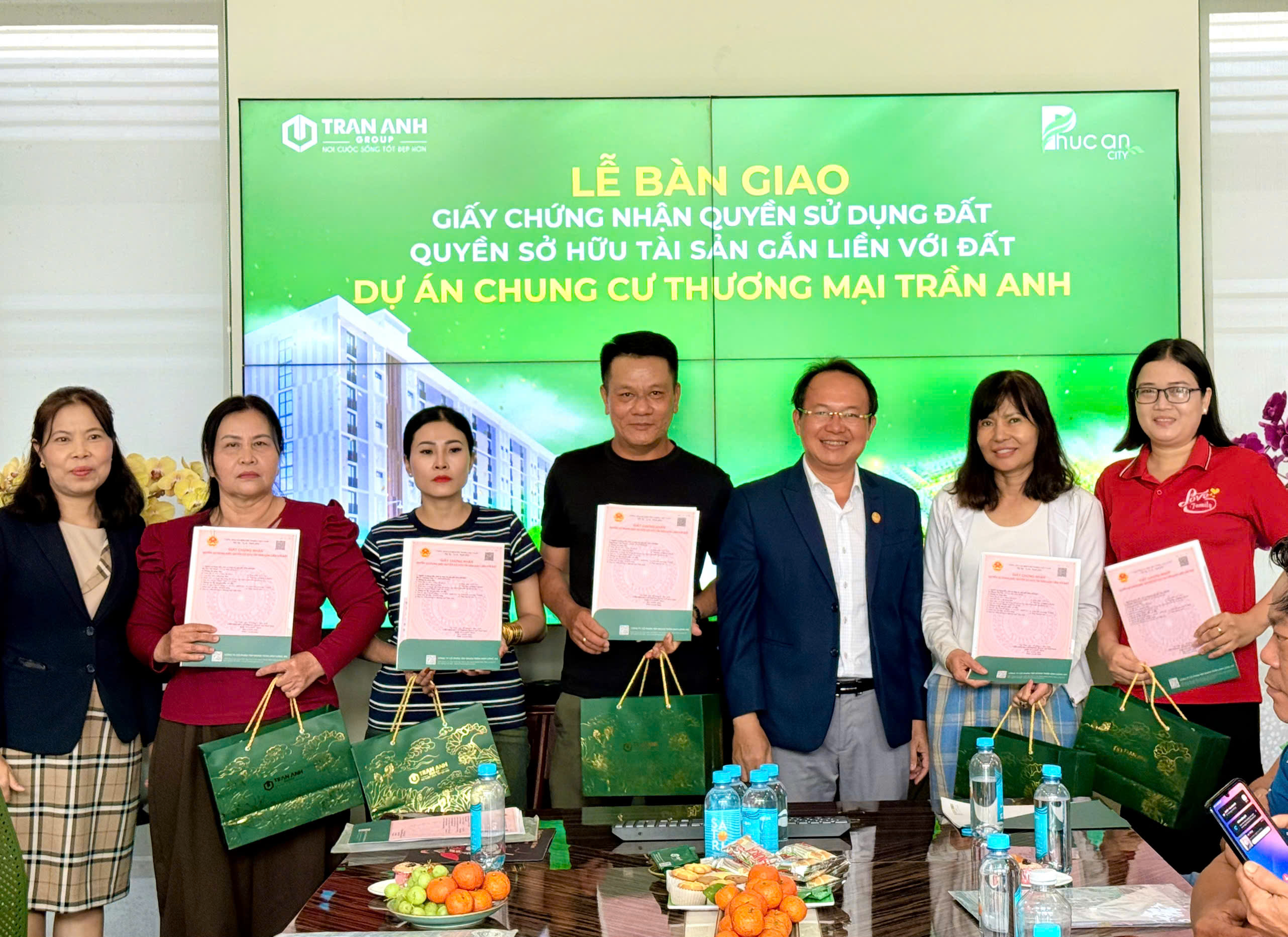 LỄ BÀN GIAO SỔ HỒNG – DỰ ÁN CHUNG CƯ THƯƠNG MẠI TRẦN ANH 